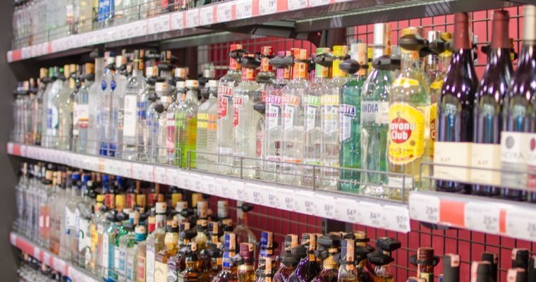 Глава Удмуртии пояснил нежелание запрещать продажу легального алкоголя
