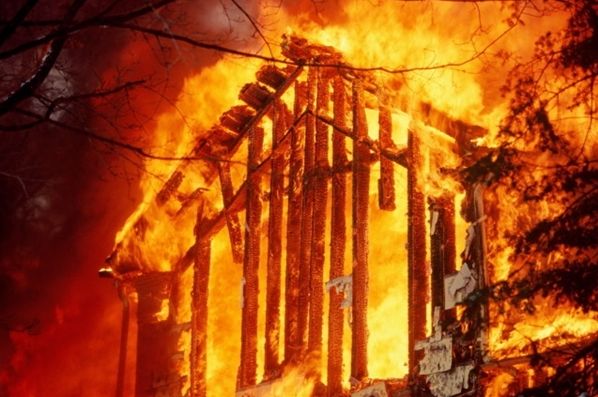 Трех детей спасли из горящей квартиры в Нижневартовске