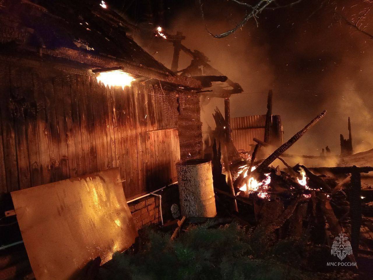 Пожар в частном доме Глазовского района произошел из-за удара молнии