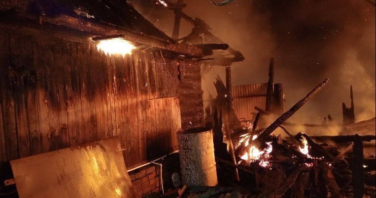Пожар в частном доме Глазовского района произошел из-за удара молнии 
