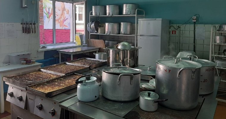 В двух школах Ярского района использовали продукты с истекшим сроком годности 