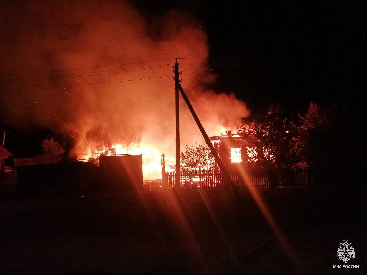 В пожаре в Киясовском районе сгорел дом, надворные постройки и пострадала  конюшня // ИА Сусанин - проверенные новости Ижевска и Удмуртии, факты и  описания событий.