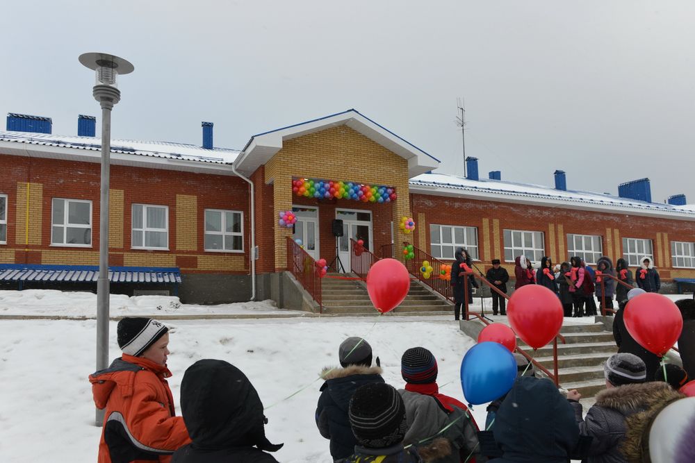 Поселок кез удмуртская республика. Кез Удмуртская Республика. Новая школа в Кезу. Поселок кез Удмуртия.