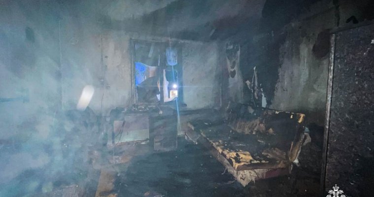 Двое жителей Увы пострадали при пожаре в частном доме 