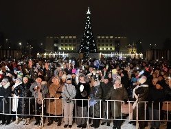 Центральную площадь Ижевска в новогоднюю ночь посетили более 5 тысяч человек