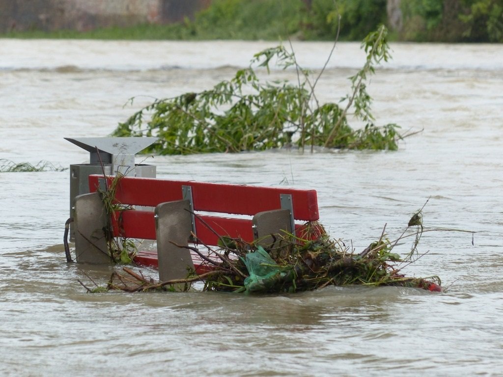 Не менее 5 жителей Херсонщины утонули после прорыва плотины Каховской ГЭС