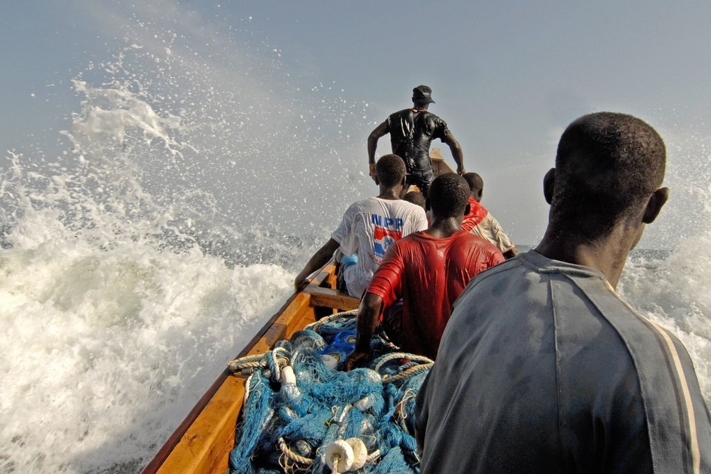 При попытке доплыть до Канарских островов пропали без вести около 60 мигрантов из Сенегала 