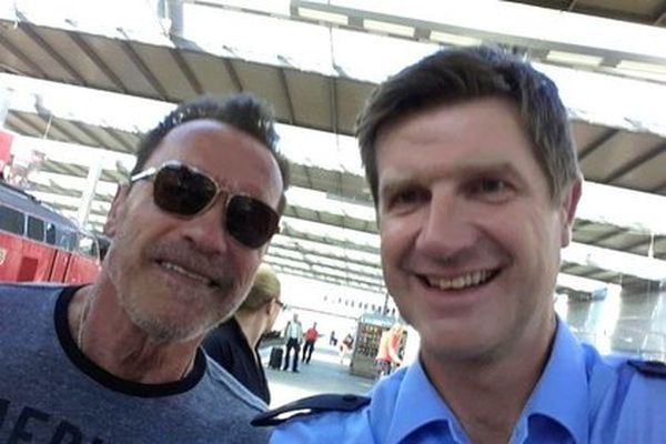 Арнольда Шварценеггера задержали за катание по вокзалу на велосипеде
