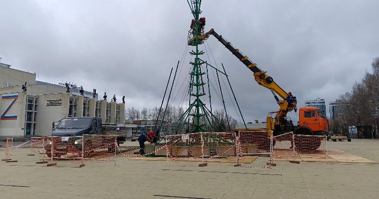 Итоги дня: установка главной новогодней ёлки в Ижевске и запуск отреставрированной мельницы в «Лудорвае»