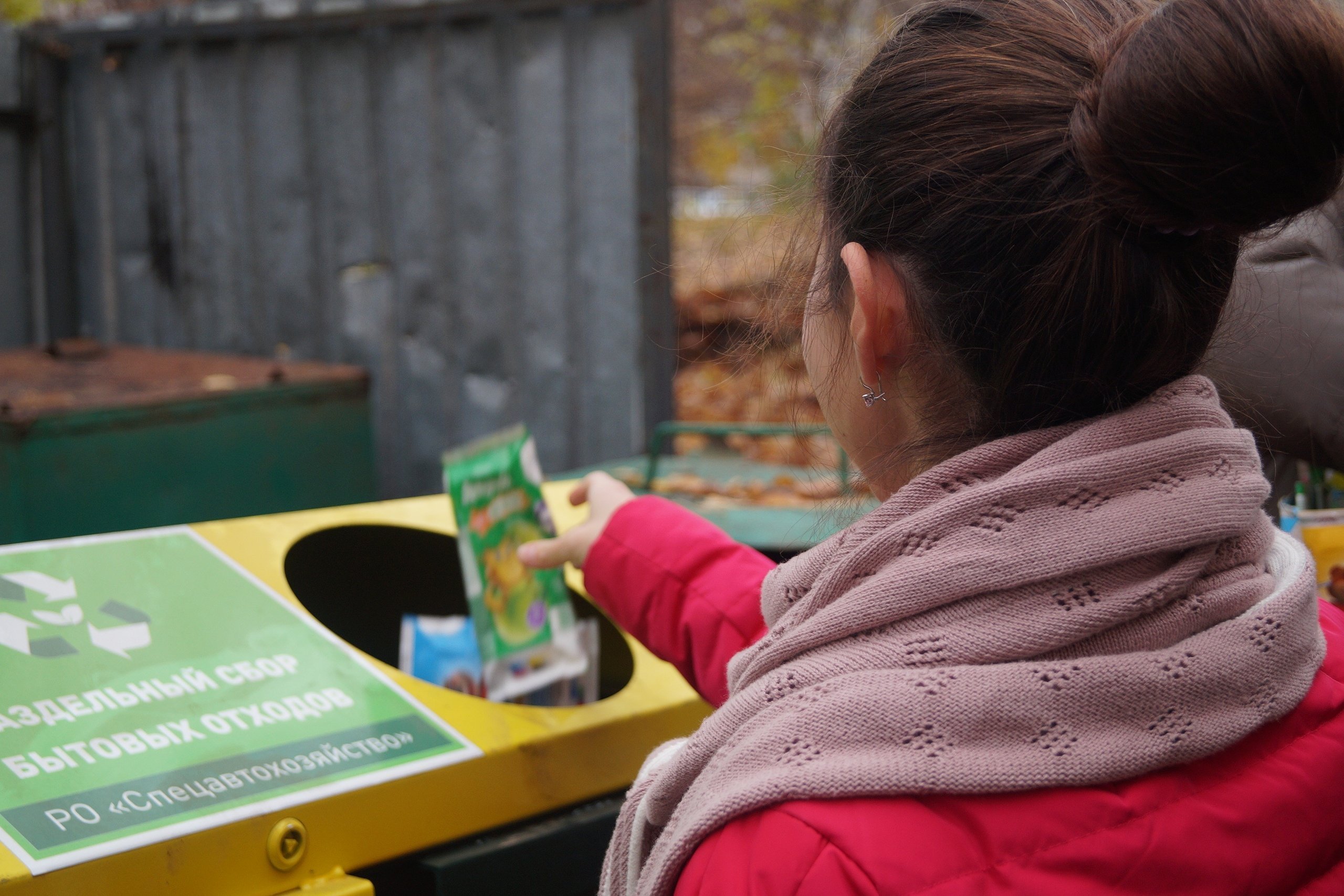 С младых ногтей: контейнер для раздельного сбора мусора появился в одной из школ Ижевска