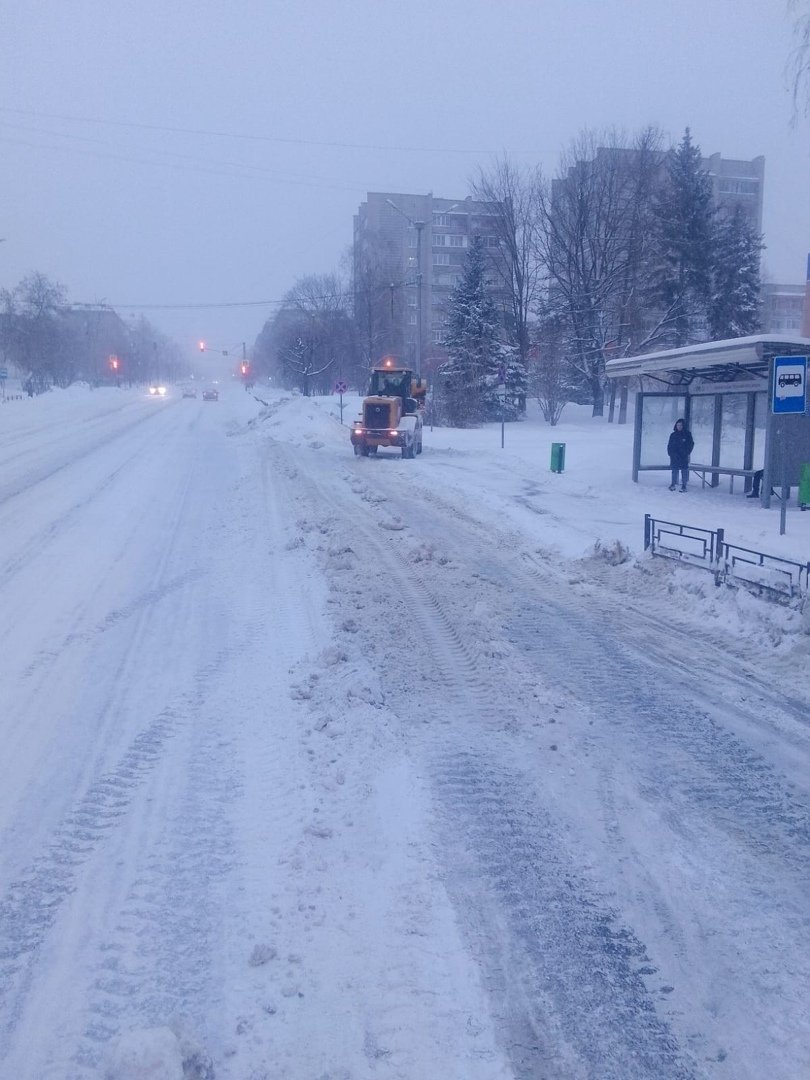 Глава Ижевска призвал жителей отказаться от поездок на личных авто из-за снегопада 