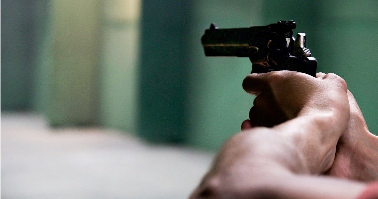 В Ижевске неизвестный ограбил ларек, угрожая продавцу похожим на пистолет предметом