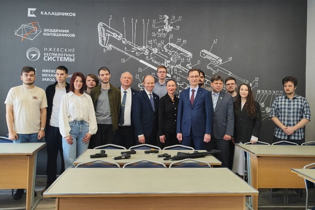 В ижевском техническом университете появилась брендированная учебная аудитория «Калашникова»