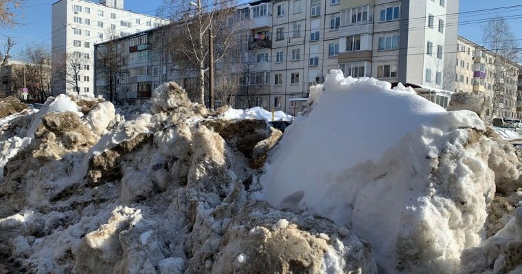 Власти Ижевска призвали горожан не парковать машины на улице Сакко и Ванцетти из-за уборки снега