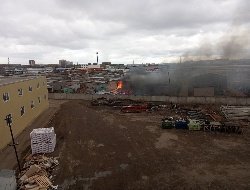 В Ижевске на улице Пойма загорелось производственное здание