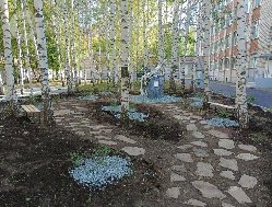 На территории школы №88 в Ижевске открыли сквер в память о погибших 26 сентября 2022 года 