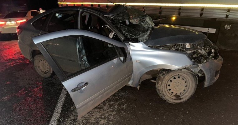 Водитель легковушки в Удмуртии не уступил дорогу грузовику и погиб