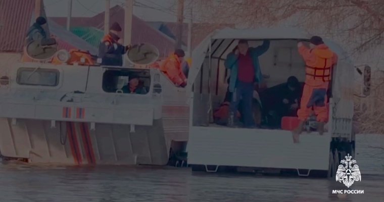 Более 700 человек эвакуировали из Орска после прорыва дамбы