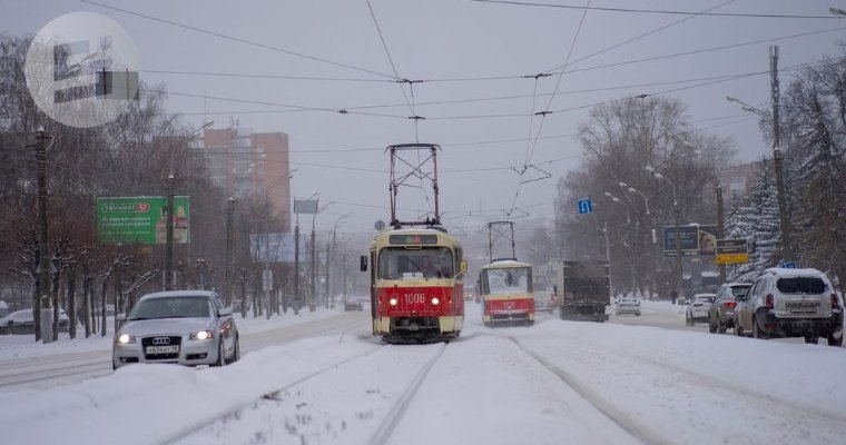 Аварийные службы ИжГЭТ проводят работы по восстановлению движения трамваев в Ижевске