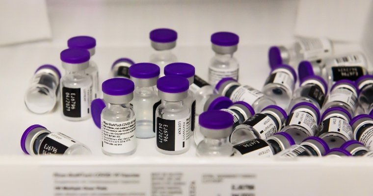 Испортившего партию вакцины от коронавируса медика арестовали в США