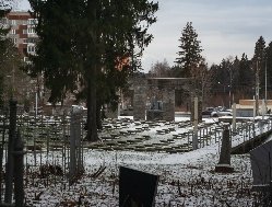 В Ижевске на воинском мемориале Северного кладбища заменят надгробные плиты