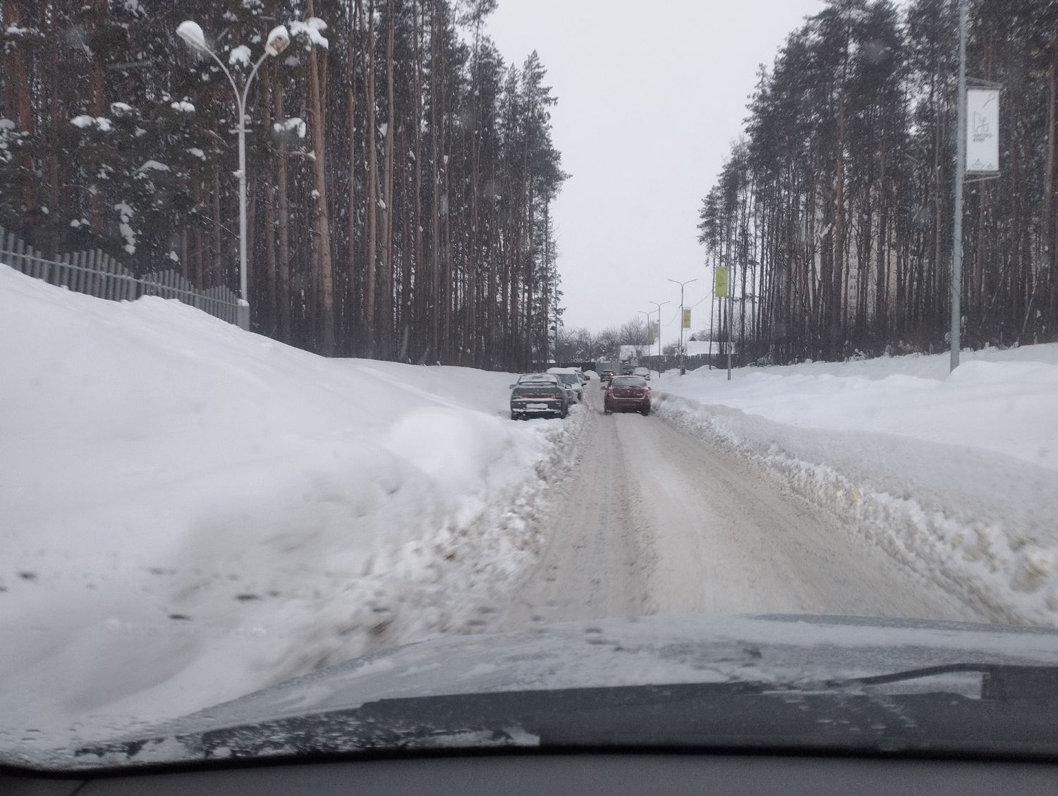 Дорогу через просеку к новым ЖК на улице 40 лет Победы в Ижевске обещают расчистить в течение двух дней
