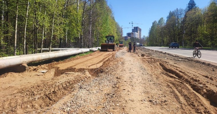 В Ижевске на пути к 1 РКБ начали восстанавливать разрушенный тротуар