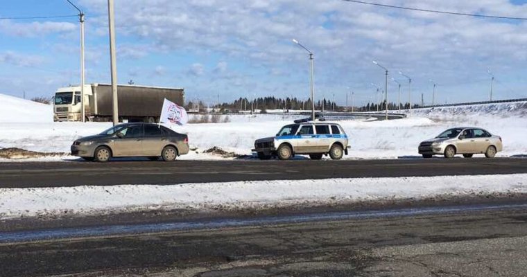 Два десятка дальнобойщиков устроили акцию против «Платона» на Можгинском тракте