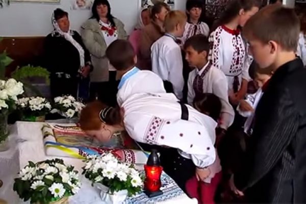 26 детей во Львовской области потеряли сознание во время молитвы за Украину