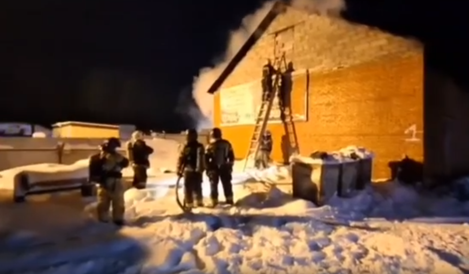 Гараж с «Газелью» сгорели на улице Маяковского в Ижевске 