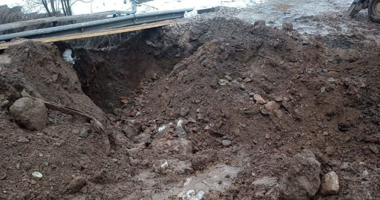 Размытую дорогу в селе Мушак Киясовского района отсыпят щебнем
