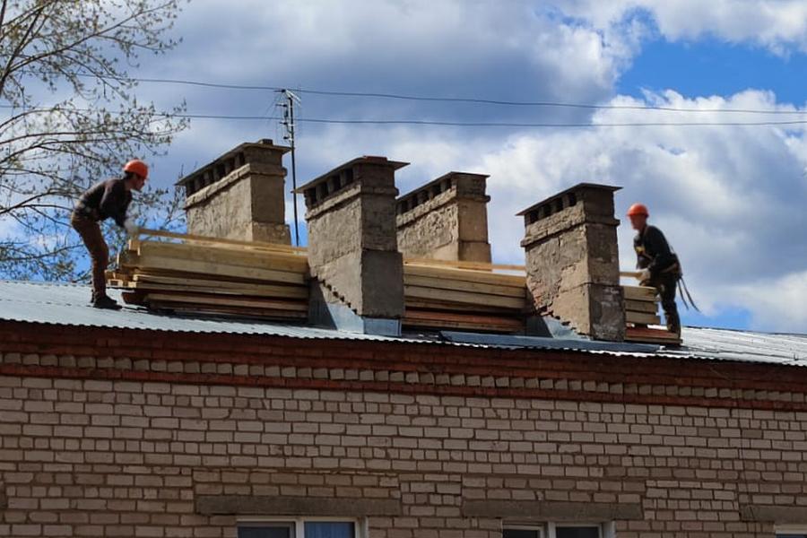 В деревне Пирогово под Ижевском восстановили пострадавшую от ветра крышу жилого дома