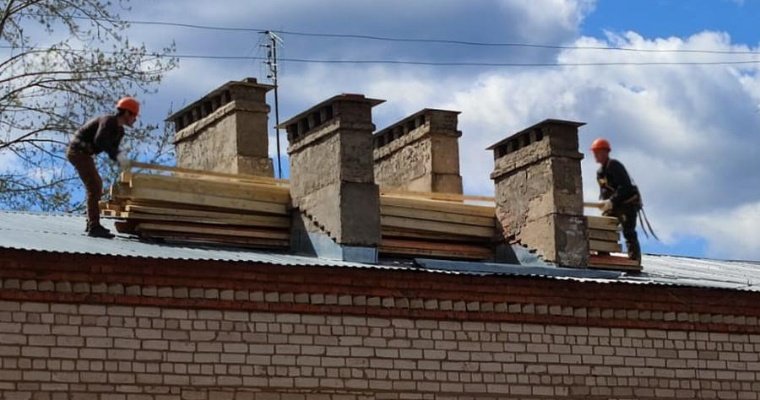 В деревне Пирогово под Ижевском восстановили пострадавшую от ветра крышу жилого дома