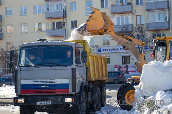 Ижевских дорожников наказали за сугробы на остановках и колеи на дорогах