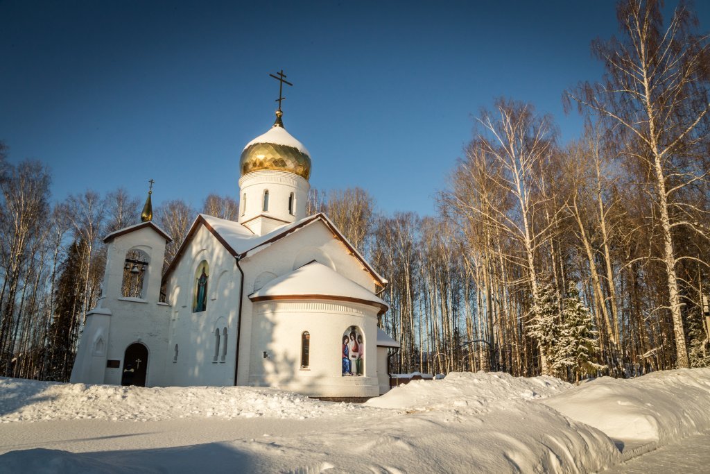 Церковь поселка новый. Посёлок новый Удмуртская Республика. Храм Троицы Живоначальной поселок новый Удмуртия. Поселок Волковский Удмуртия.