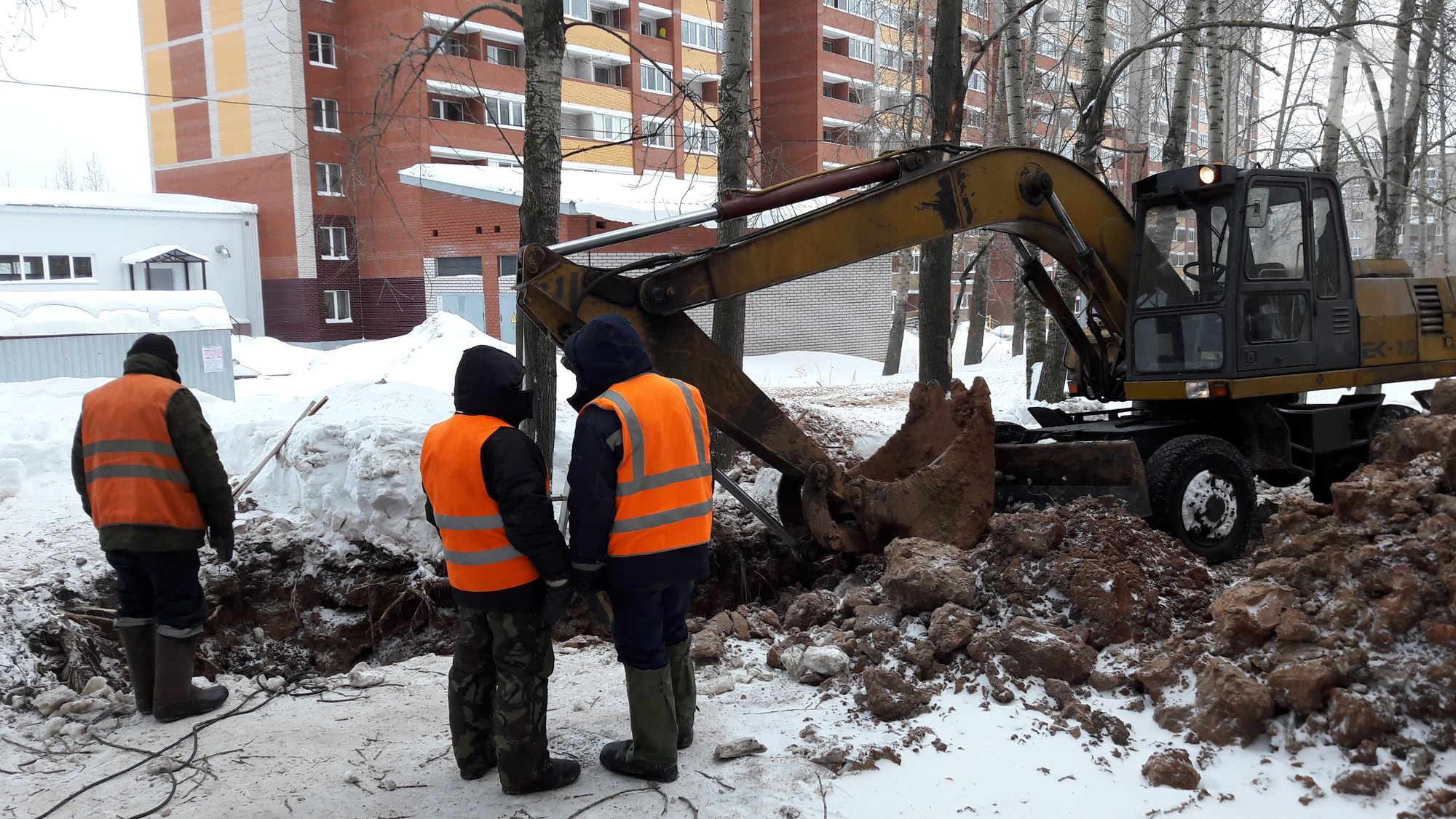 Потепление позволило начать ремонт теплосетей на двух улицах Ижевска
