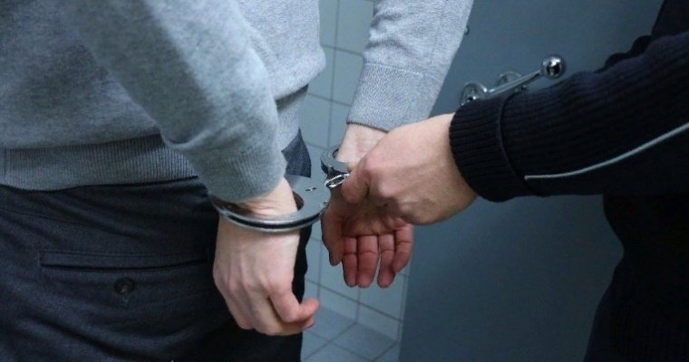 Житель Ижевска ограбил магазин и украл 14 бутылок алкоголя 