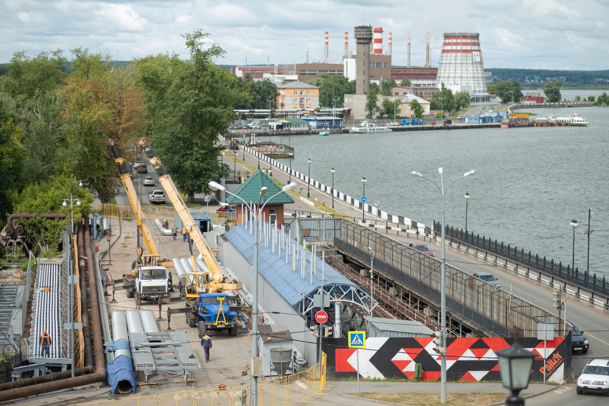В сердце города: как проходит реконструкция теплосетей на плотине Ижевского пруда