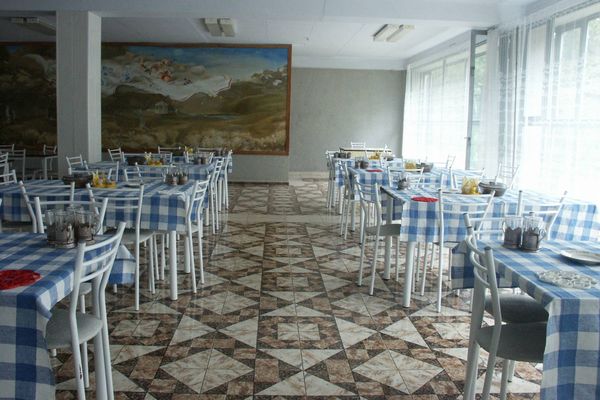 Курсанты летного училища в Саратовской области отравились продуктами