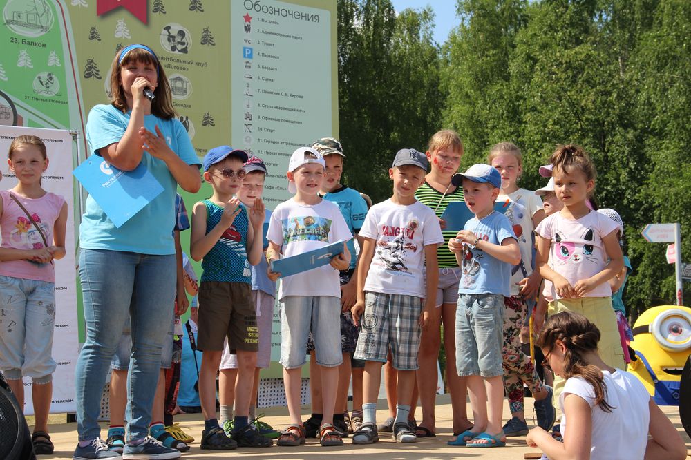 На главной сцене праздника прошли конкурсы для детей и взрослых