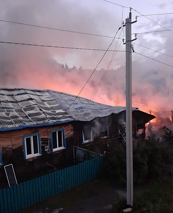 Два жилых дома пострадало от огня в Камбарском районе