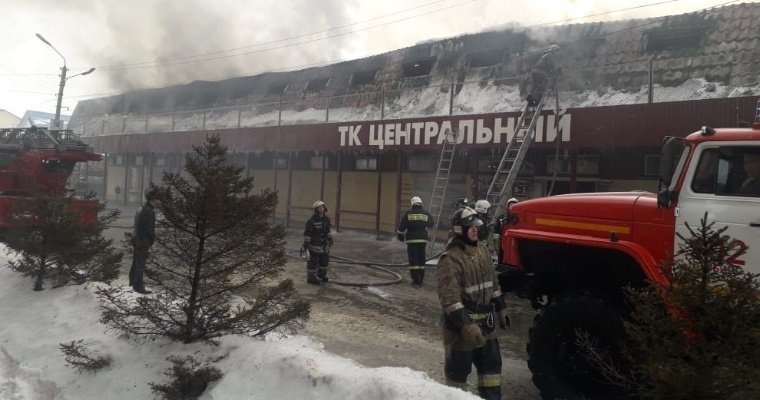 Пожарным удалось локализовать пожар в торговом центре под Новосибирском