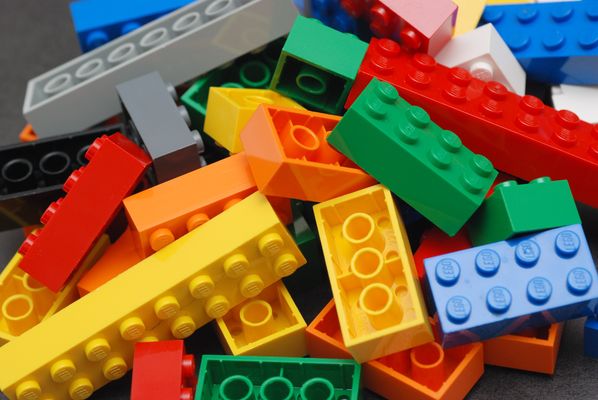 Сотрудники таможни в Перми изъяли из магазина 2,7 тыс поддельных конструкторов Lego