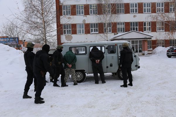 В Ижевске обнаружили подпольный мини-завод по производству спиртосодержащей жидкости