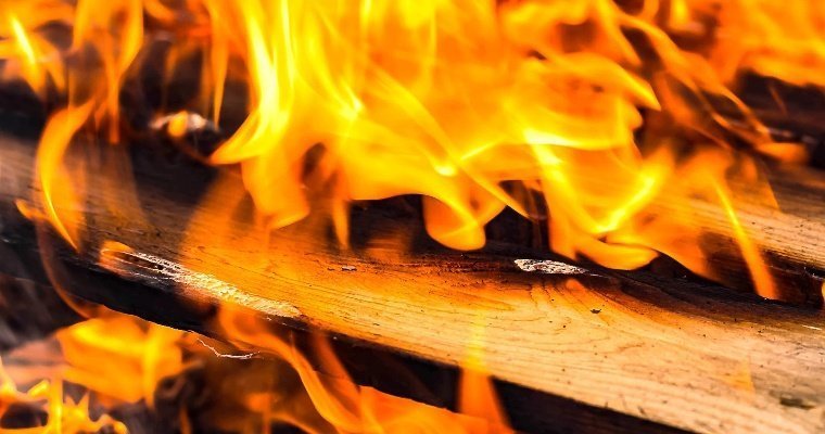 13-летняя жительница Камбарки спасла из горящего дома младшего брата и сестру