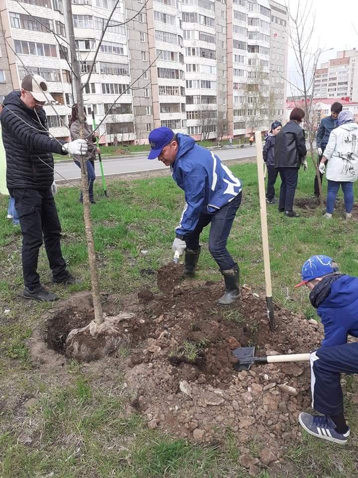

Жители Ижевска присоединились к всероссийскому Дню посадки леса

