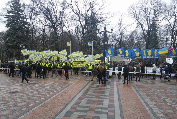 Националисты у здания Верховной Рады потребовали отставки Яценюка