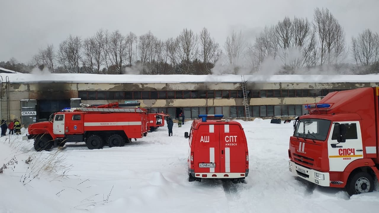 В Ижевске загорелся склад с картоном на улице Орджоникидзе // ИА Сусанин -  проверенные новости Ижевска и Удмуртии, факты и описания событий.