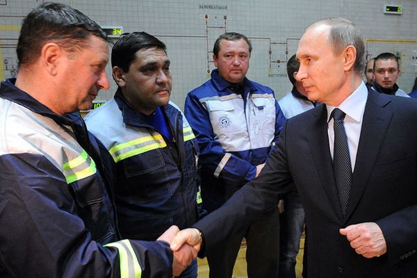 Президент России принял участие в запуске первой цепи электромоста в Крым