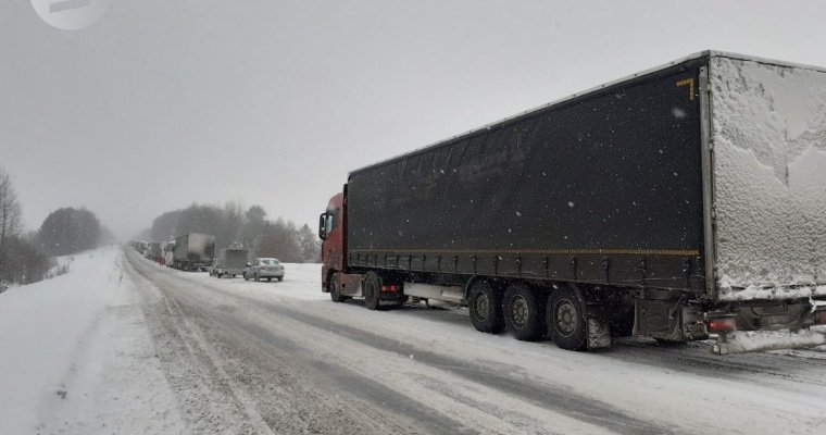 На трассе Воткинск-Ижевск образовалась пробка 